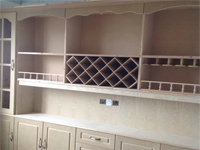 衣柜要定制的比較好還是現(xiàn)場做比較好？