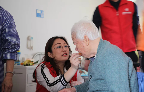 【先鋒引領(lǐng)，凝心聚力】三月學(xué)雷鋒，情暖敬老院